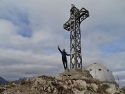 75 Alla croce di vetta del Due Mani (1656 m)